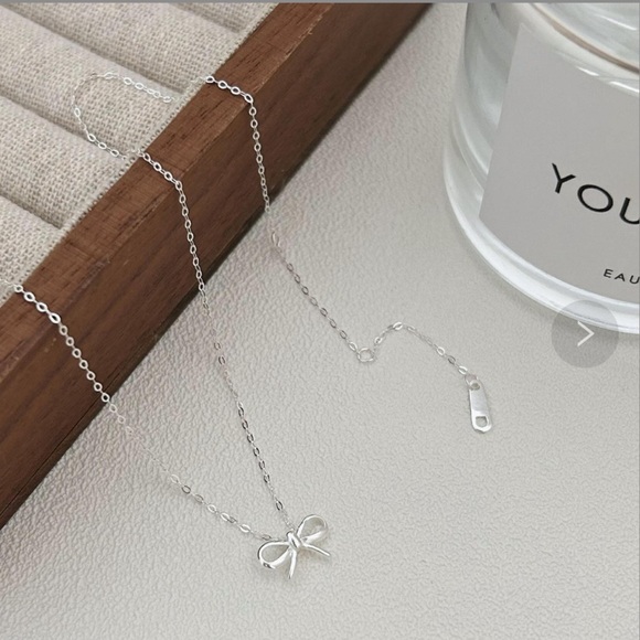 925 Sterling Silver Bow Necklace - Picture 2 of 8